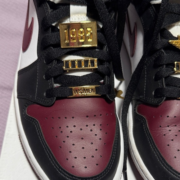 Women’s Air Jordan 1 Mid SE - Picture 3 of 13